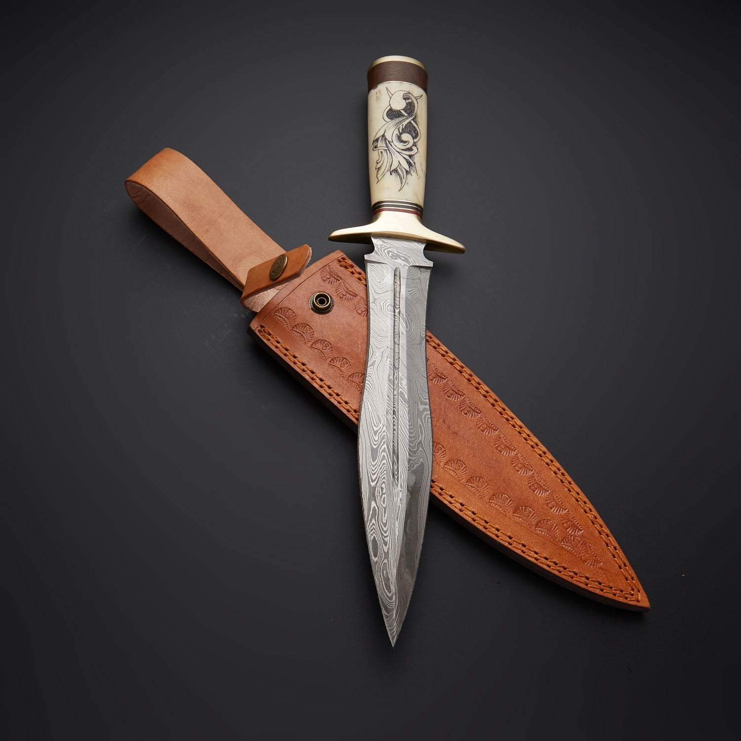 Handmade Damascus Scrimshaw Dagger Knife  Rare Collector’s Blade with Stunning Craftsmanship